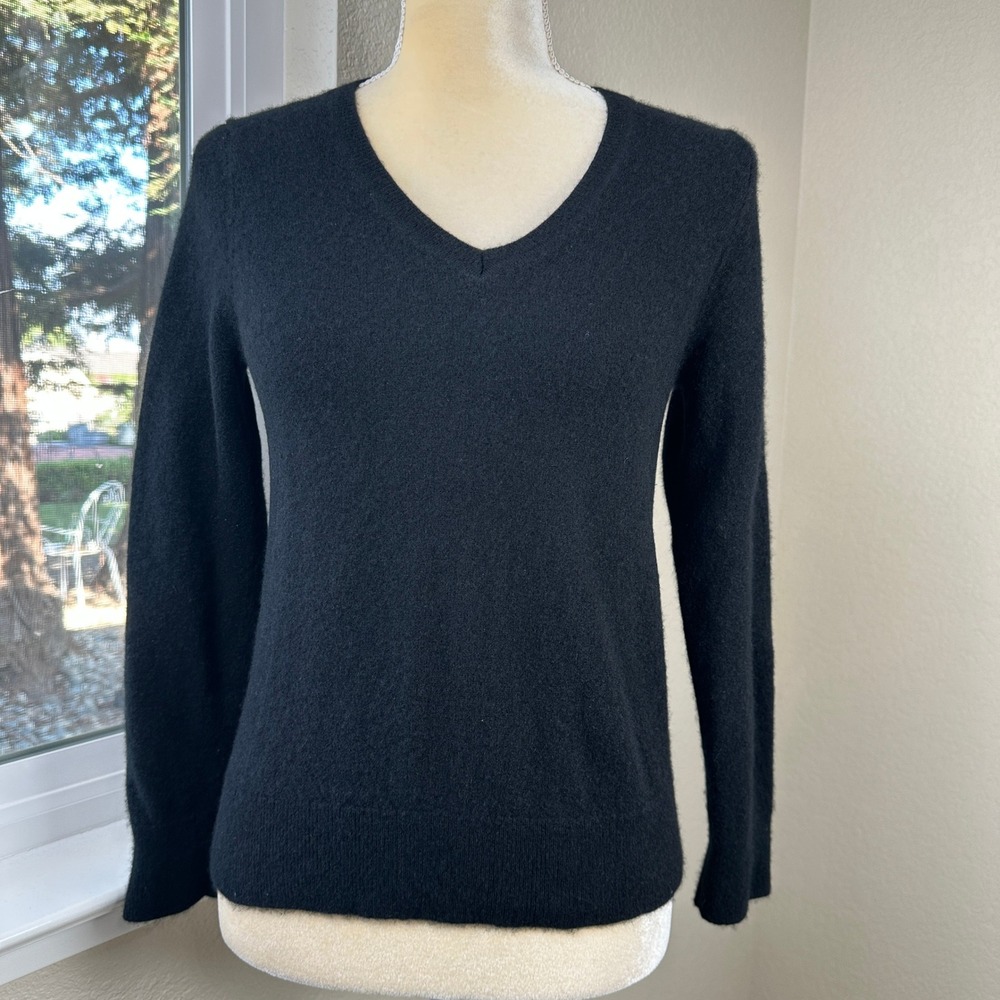 Quince Cashmere Sweater Womens M Black V-Neck Long Sleeve Casual Chic Minimalist